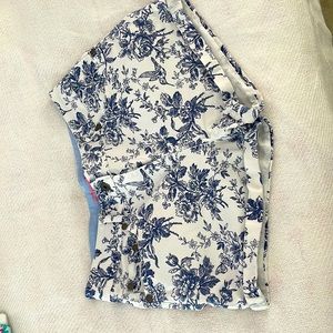 Johnnie b from Boden shorts size 30 cotton shorts white with blue floral design